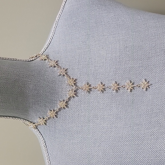 Jewelry - 🏷️Gorgeous Gold Tone Sparkling Star Necklace in good condition